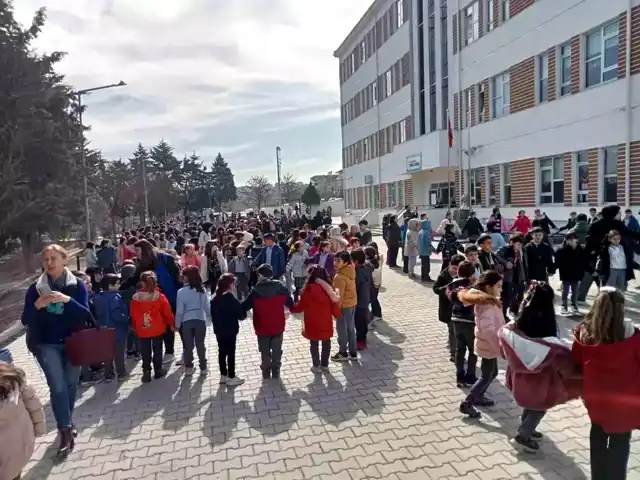 Osmaneli İlkokulu'nda Deprem Tatbikatı Gerçekleştirildi
